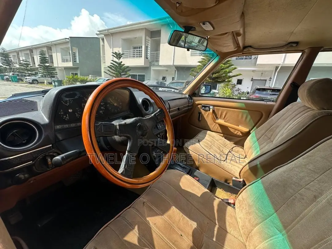 Vintage Mercedes-Benz W123 for Hire