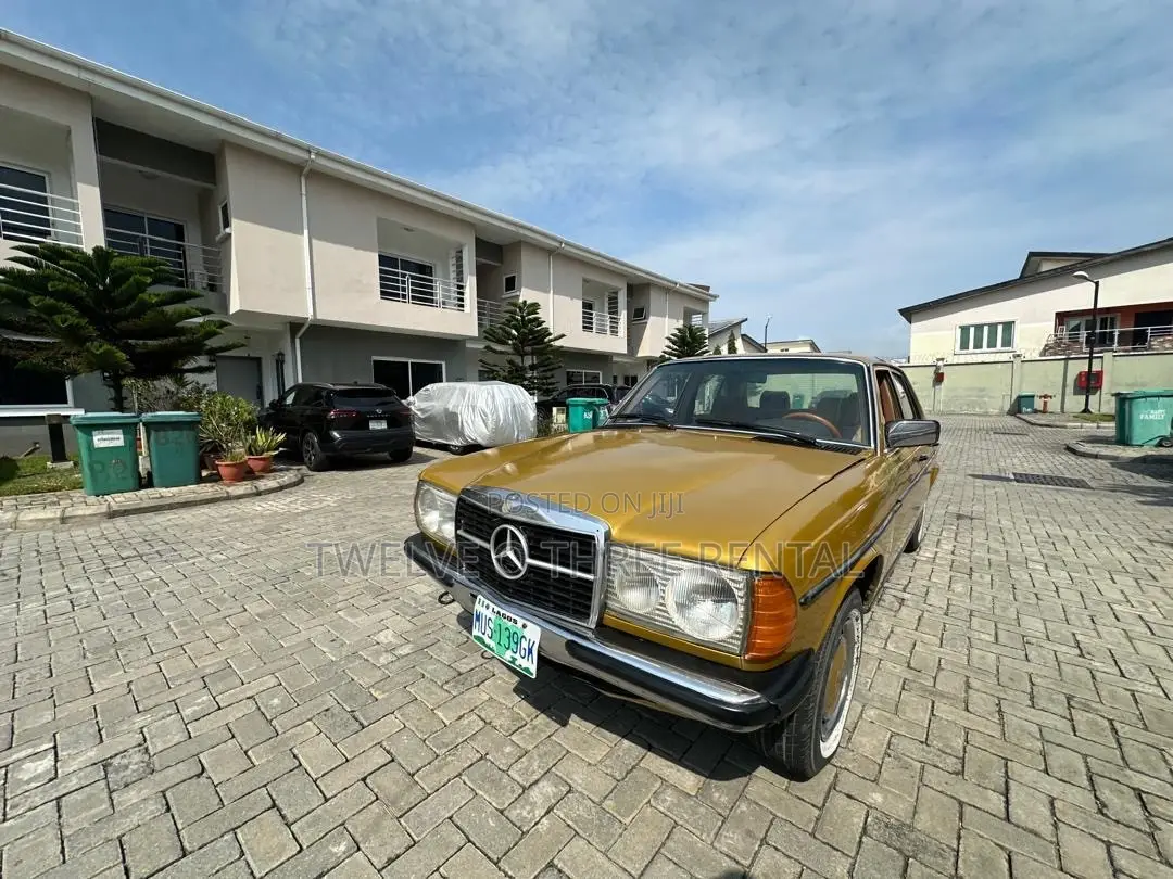 Vintage Mercedes-Benz W123 for Hire