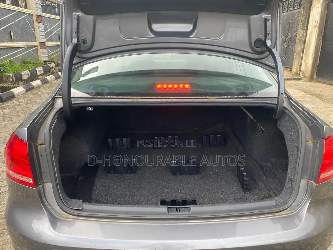 Volkswagen Passat 2.5 S Automatic 2012 Gray