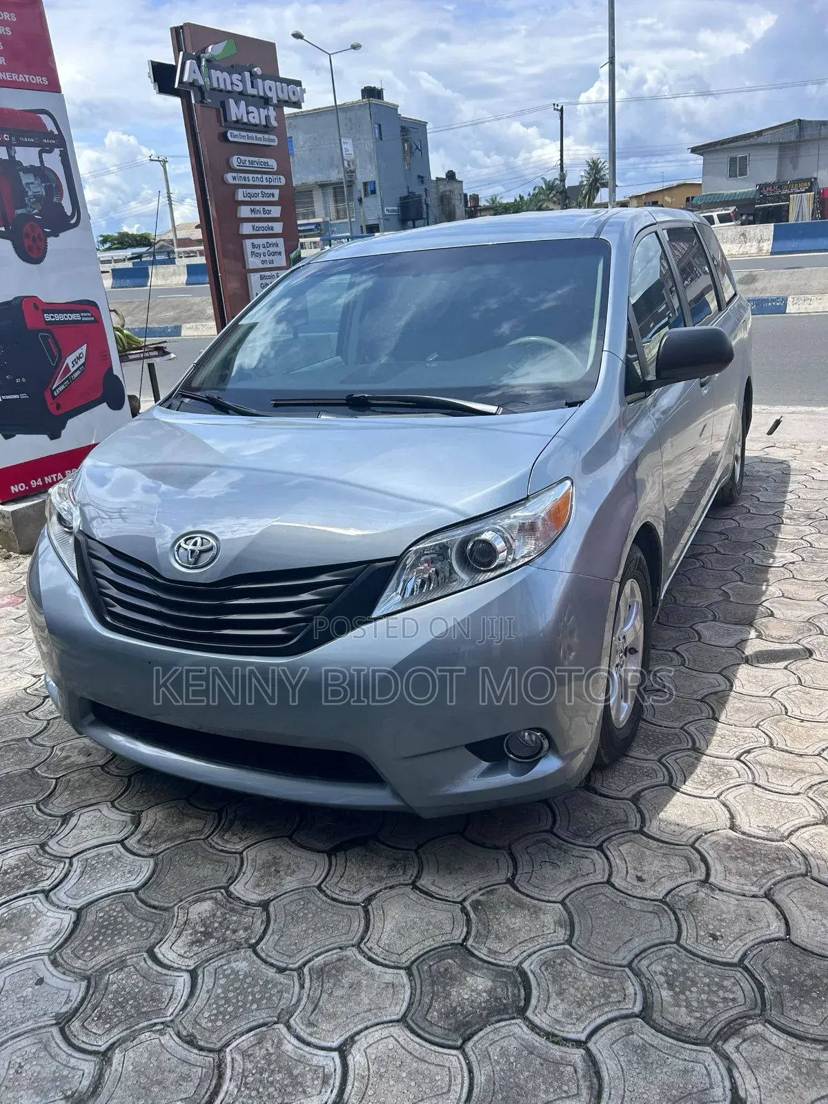 Toyota Sienna 2011 Silver