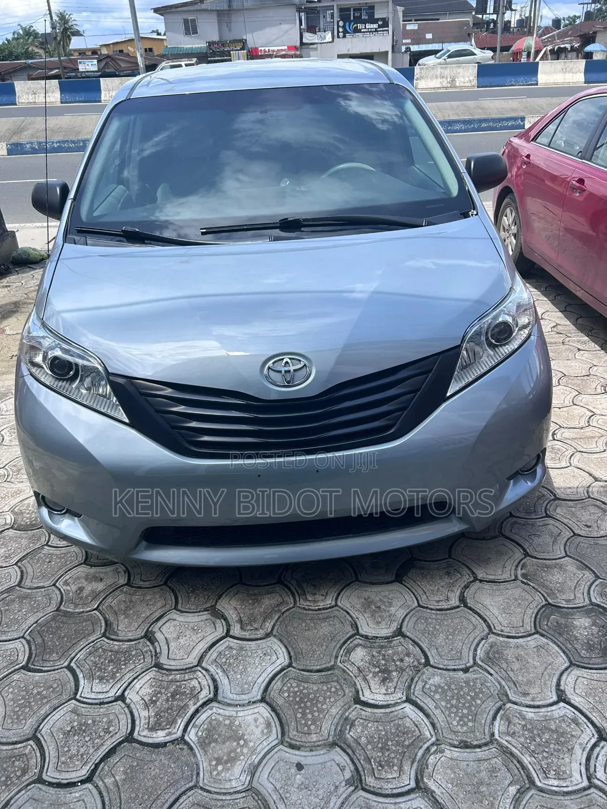 Toyota Sienna 2011 Silver
