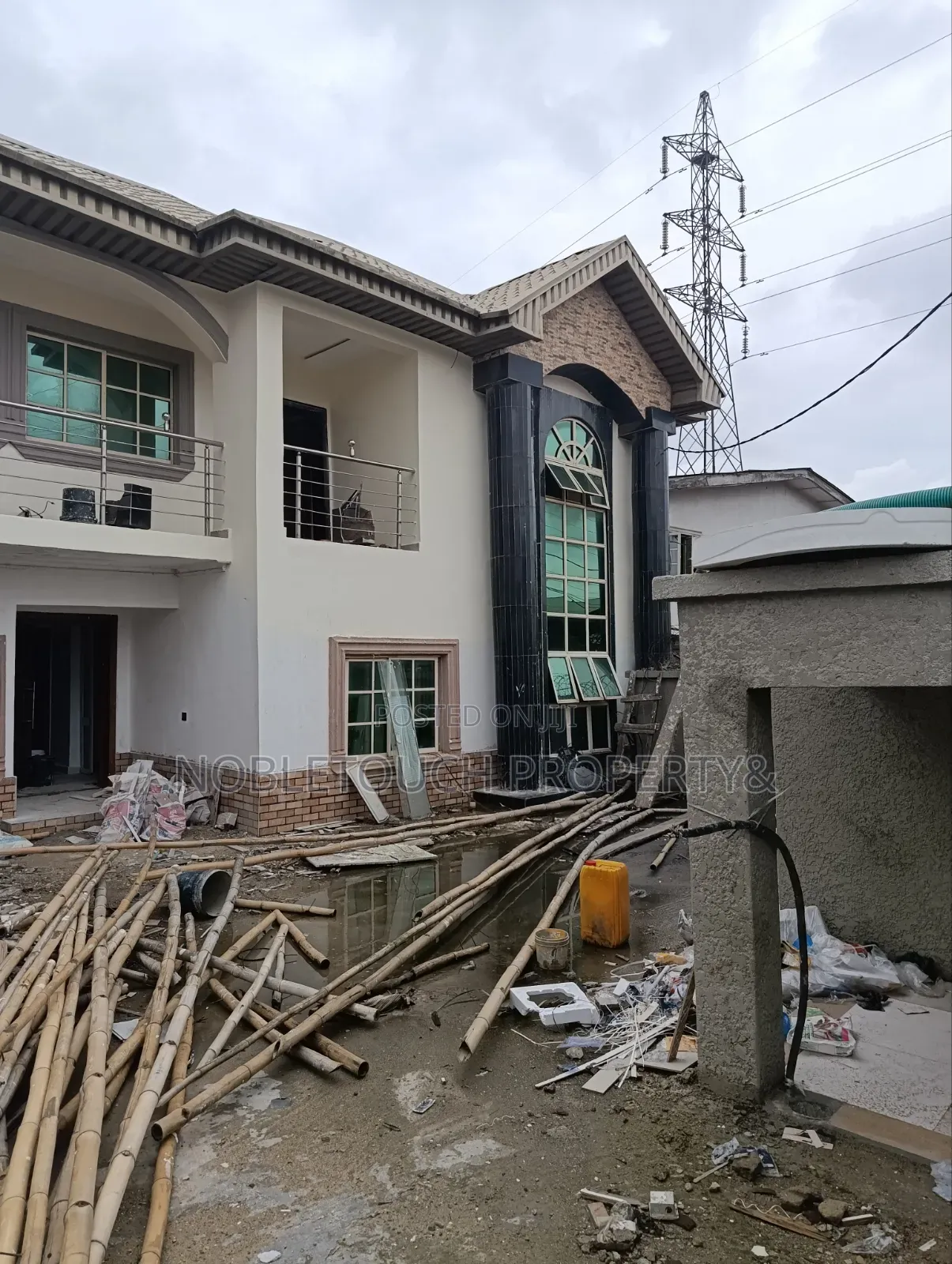 5bdrm Duplex in Ajao Estate, Close for rent