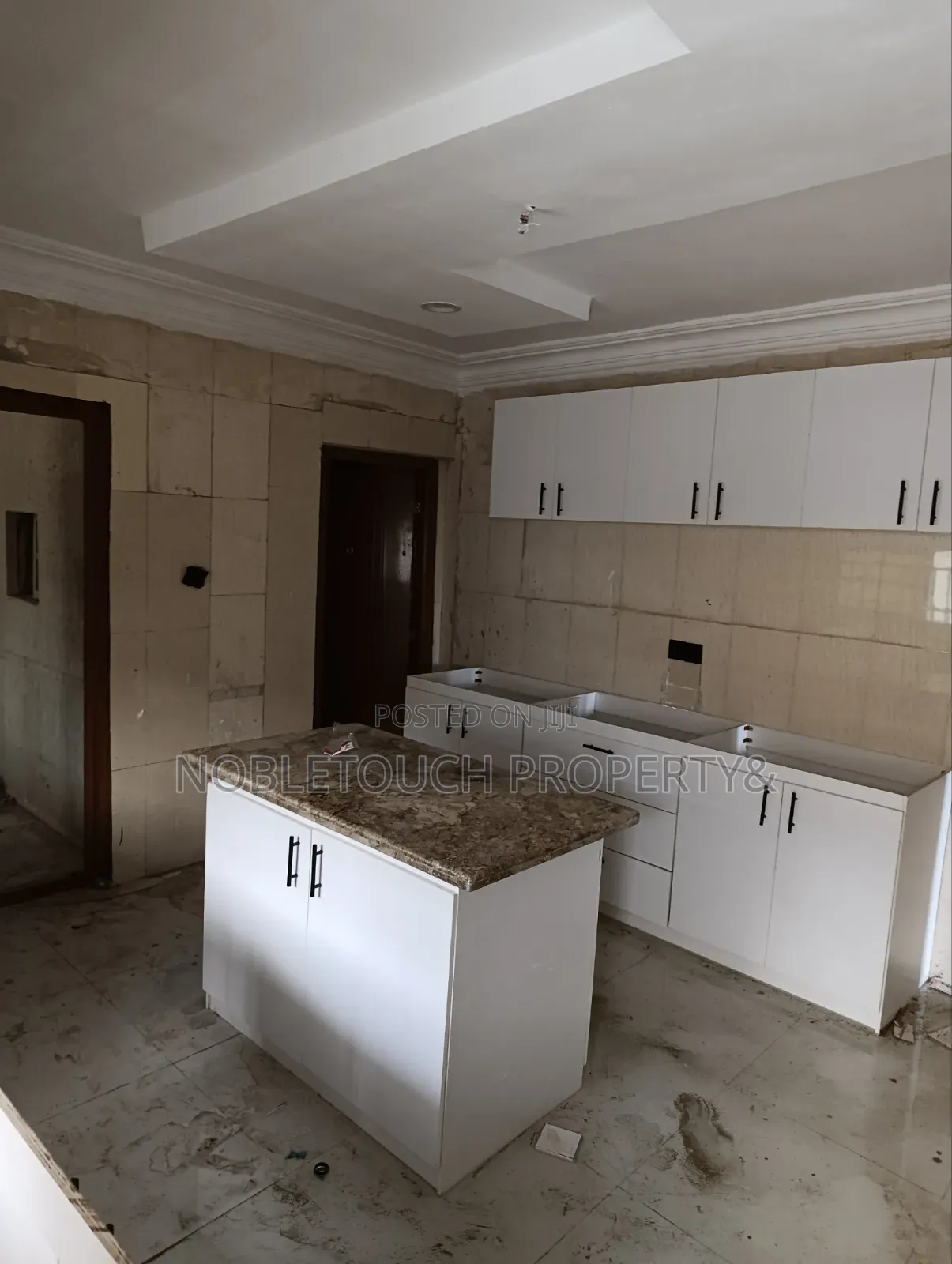 5bdrm Duplex in Ajao Estate, Close for rent