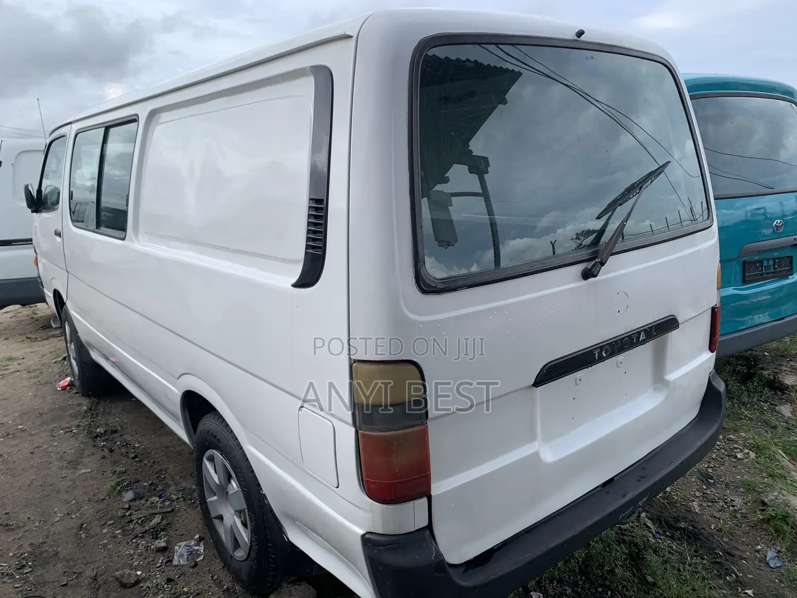 Toyota HiAce 1999 White