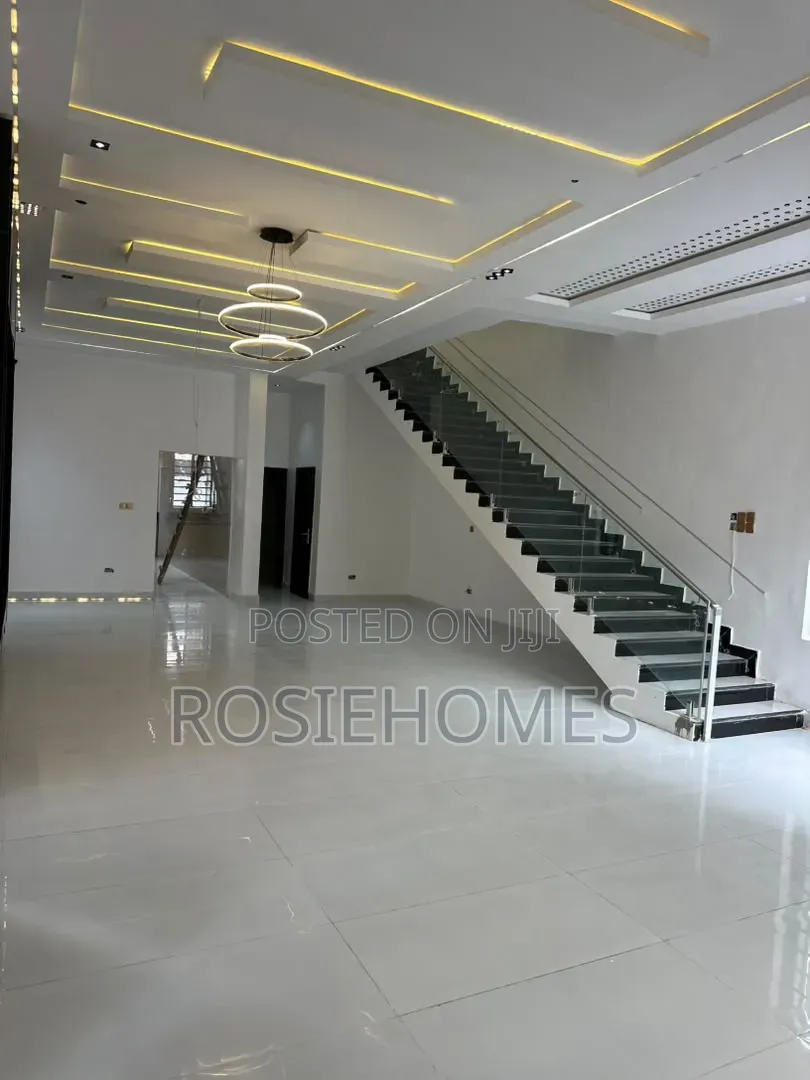 4bdrm Duplex in Sangotedo for sale
