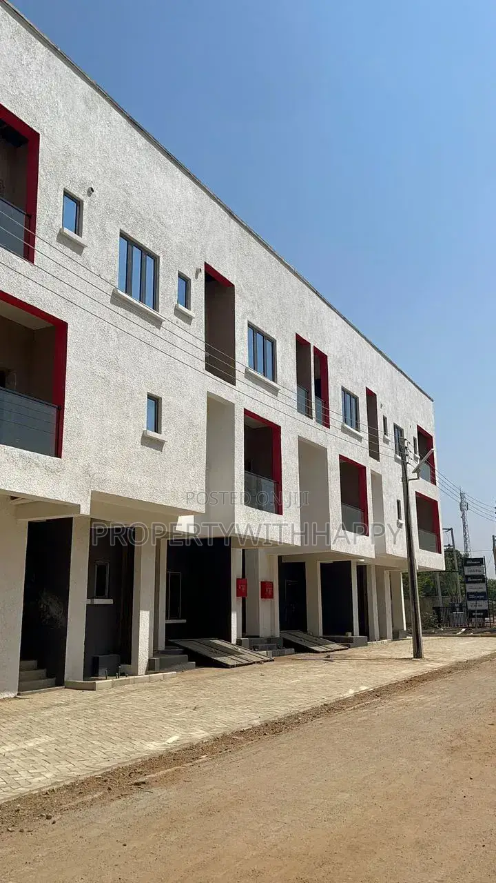 3bdrm Maisonette in Villas De Paradis, Gudu for sale