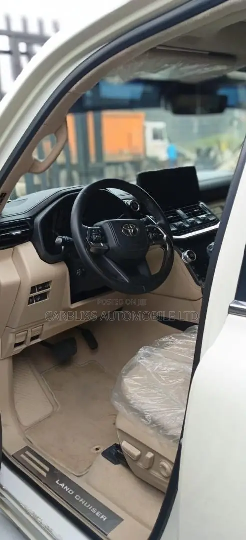 Toyota Land Cruiser 79 Series 2023 Off white