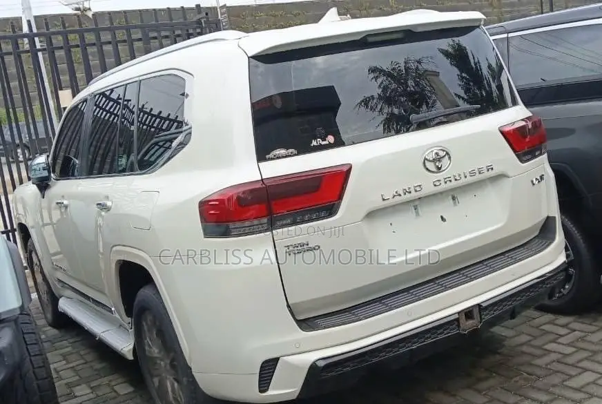 Toyota Land Cruiser 79 Series 2023 Off white