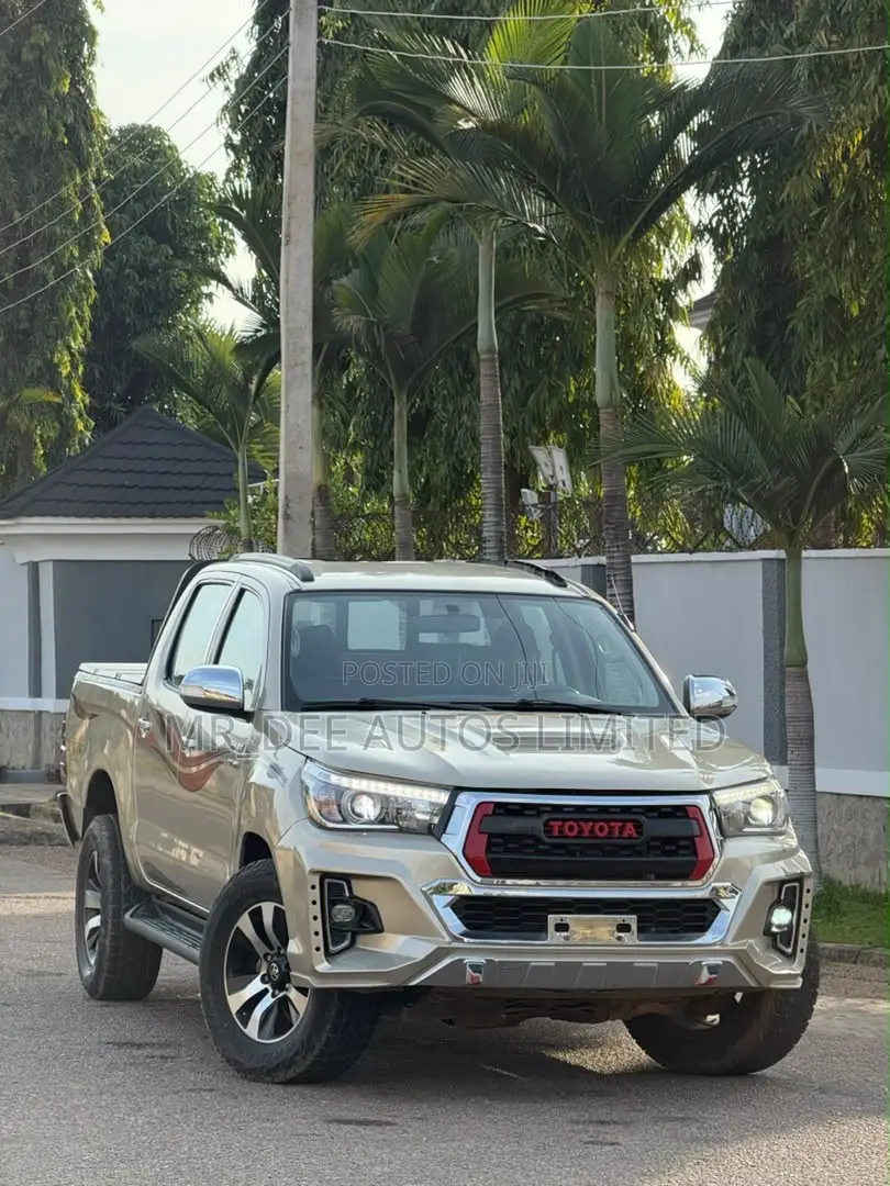Toyota Hilux 2014 Gold