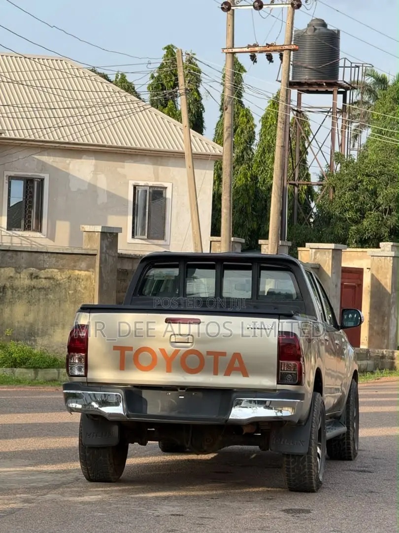 Toyota Hilux 2014 Gold