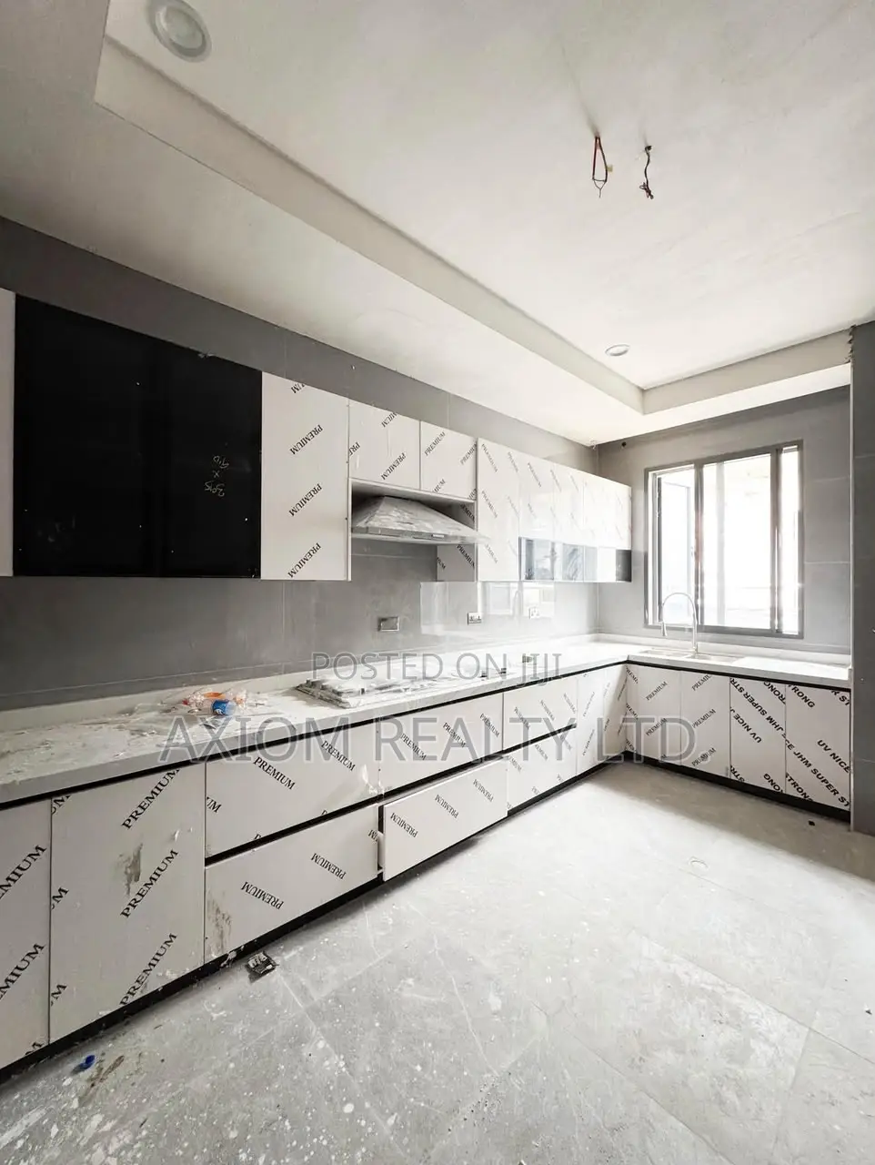 6bdrm Duplex in Banana Island for sale