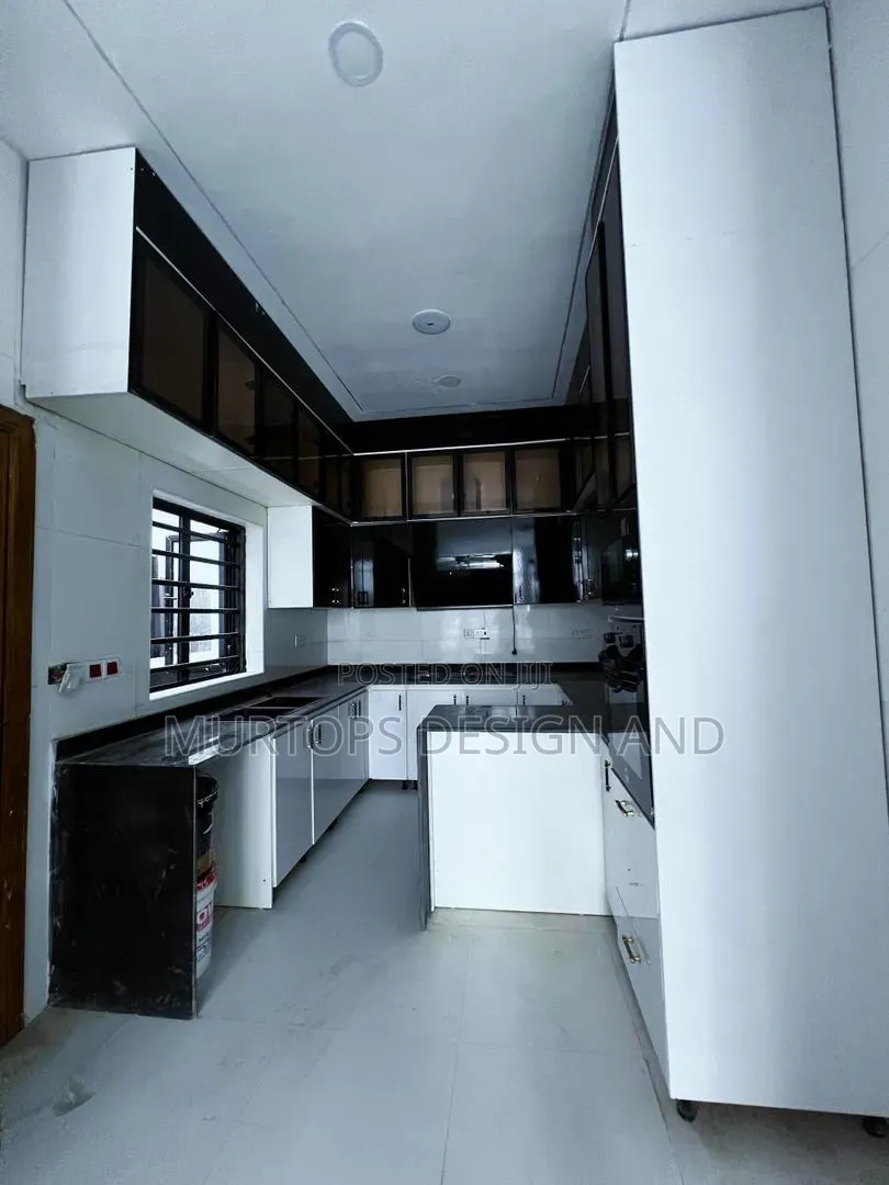 4bdrm Duplex in Ikota for sale