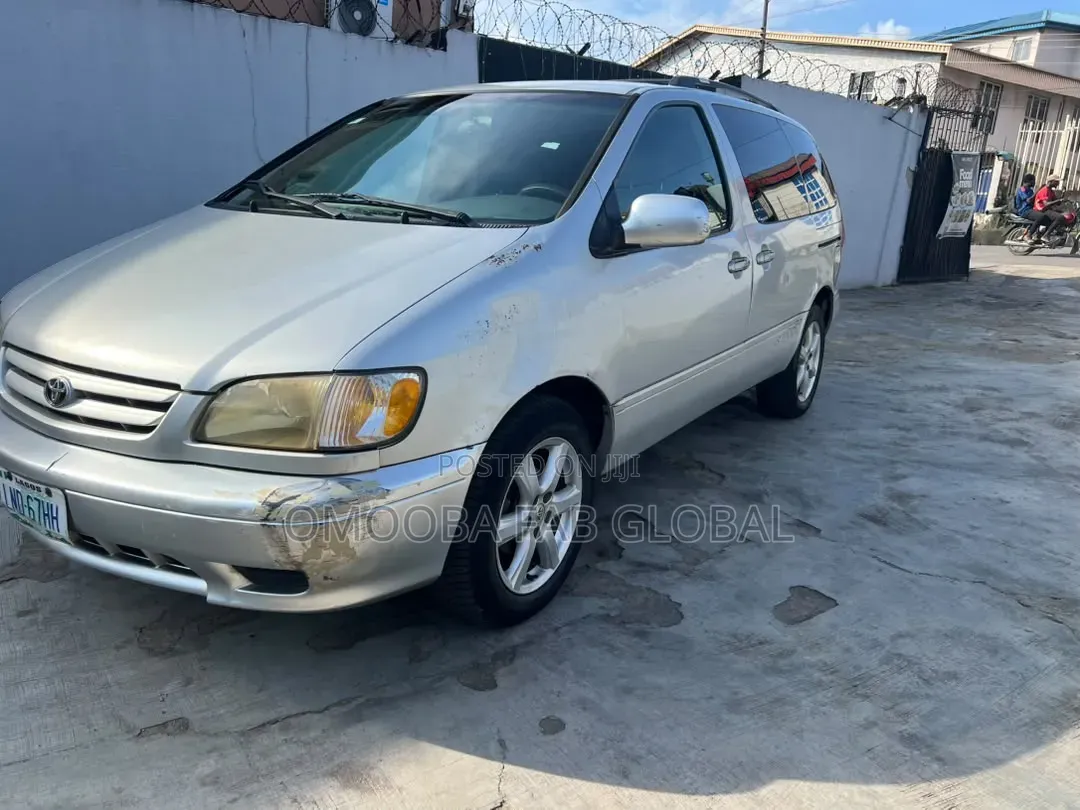 Toyota Sienna 2002 Silver