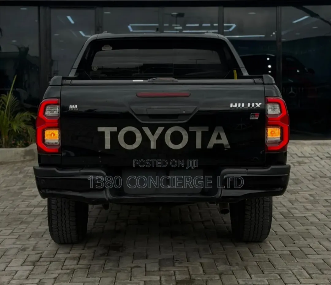 Toyota Hilux 2023 Black