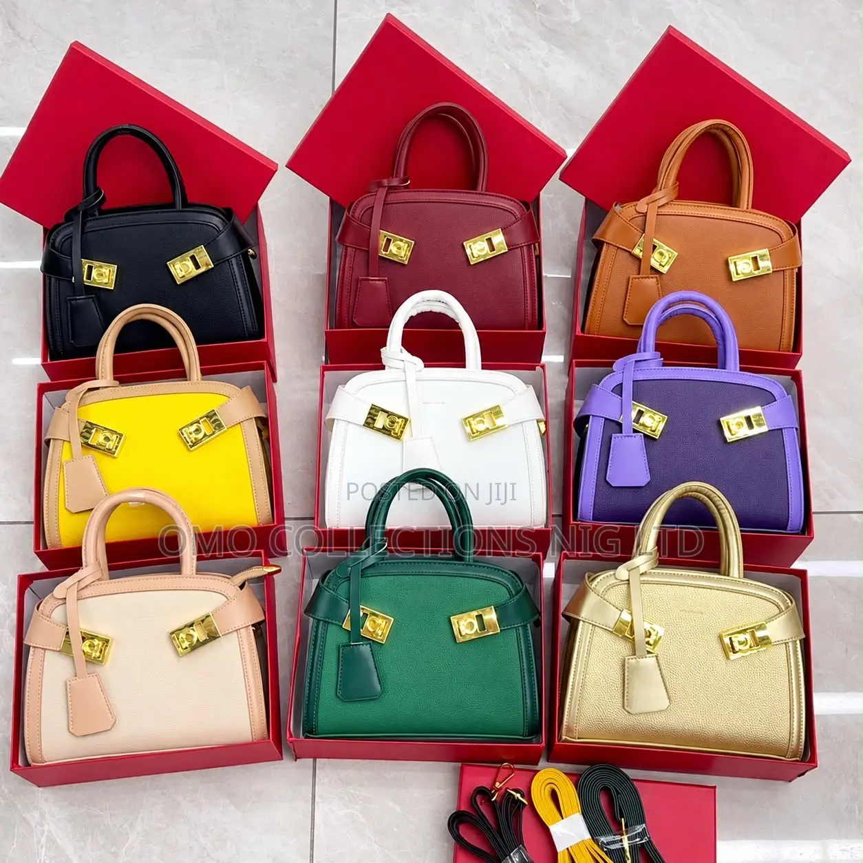 Luxury Ladies’ Handbag With Signature Clasp – Exclusive Style