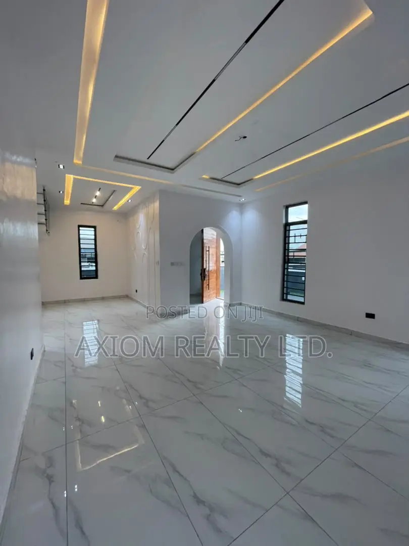 5bdrm Duplex in Idado for sale