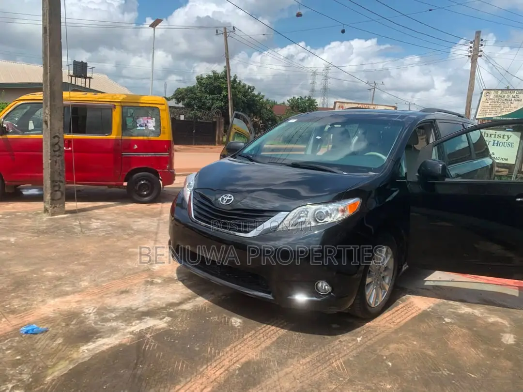 Toyota Sienna XLE 8 Passenger 2011 Black