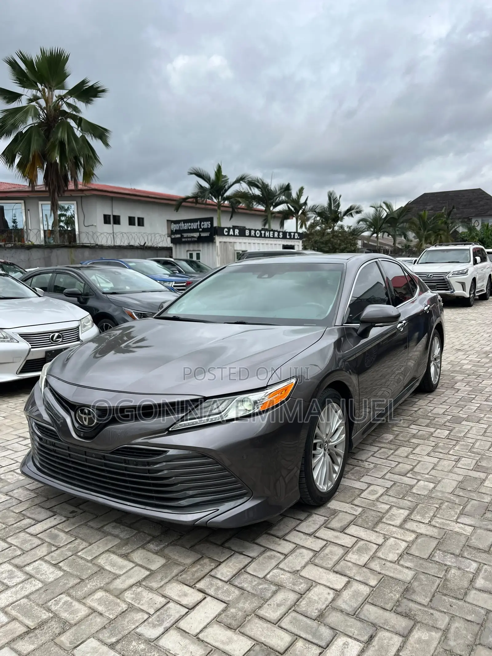 Toyota Camry XLE V6 FWD (3.5L 6cyl 8AM) 2018 Gray