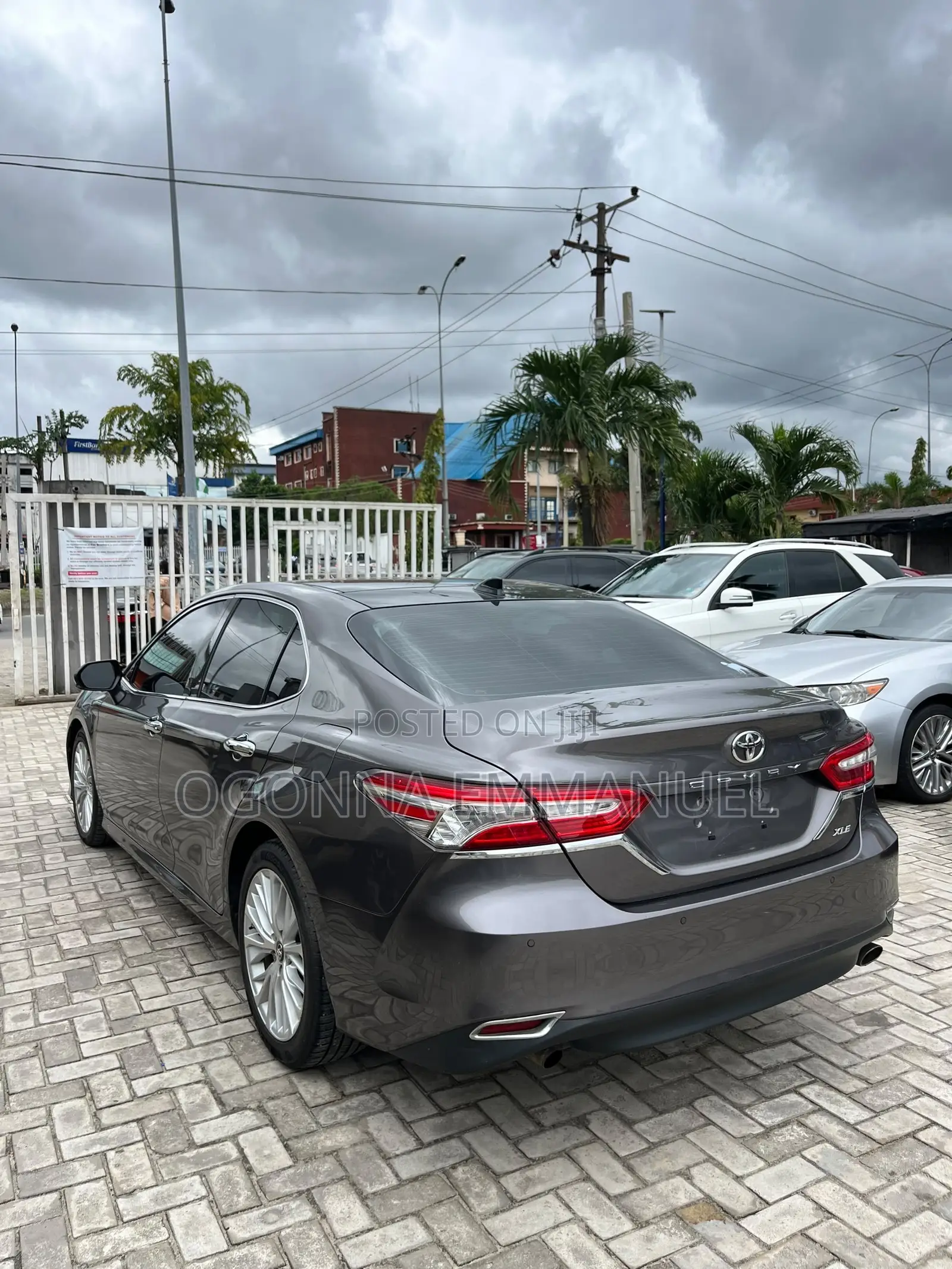 Toyota Camry XLE V6 FWD (3.5L 6cyl 8AM) 2018 Gray