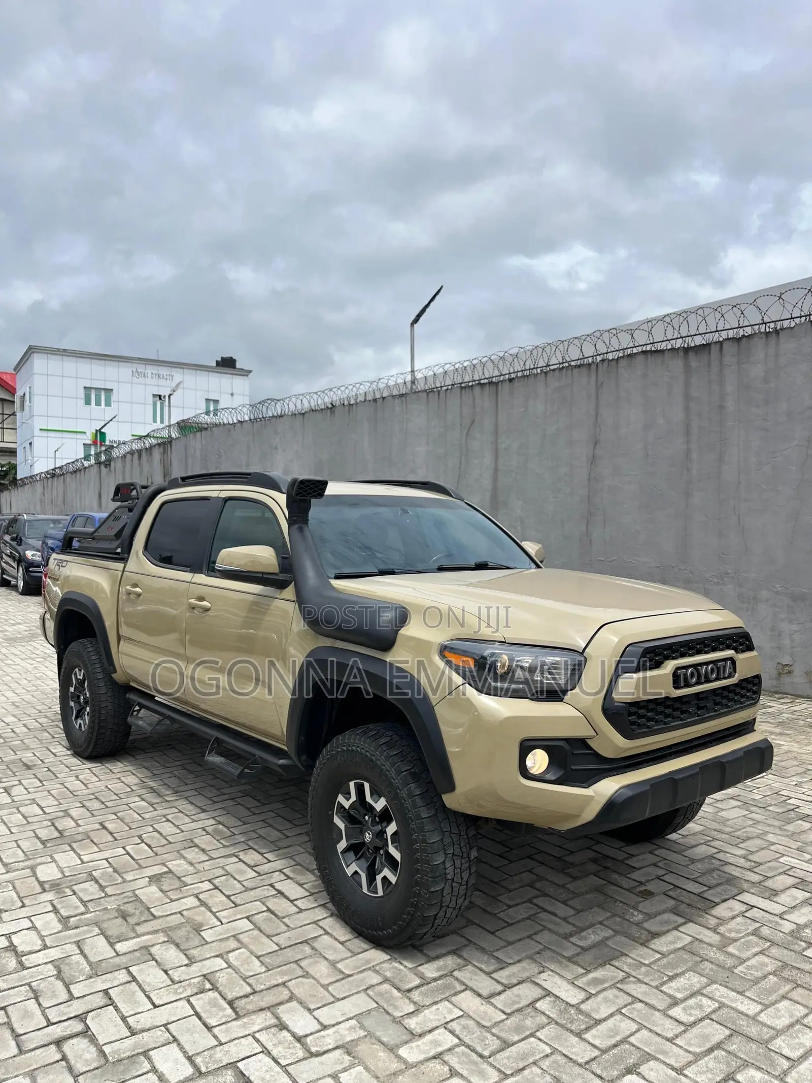 Toyota Tacoma 2017 Gold