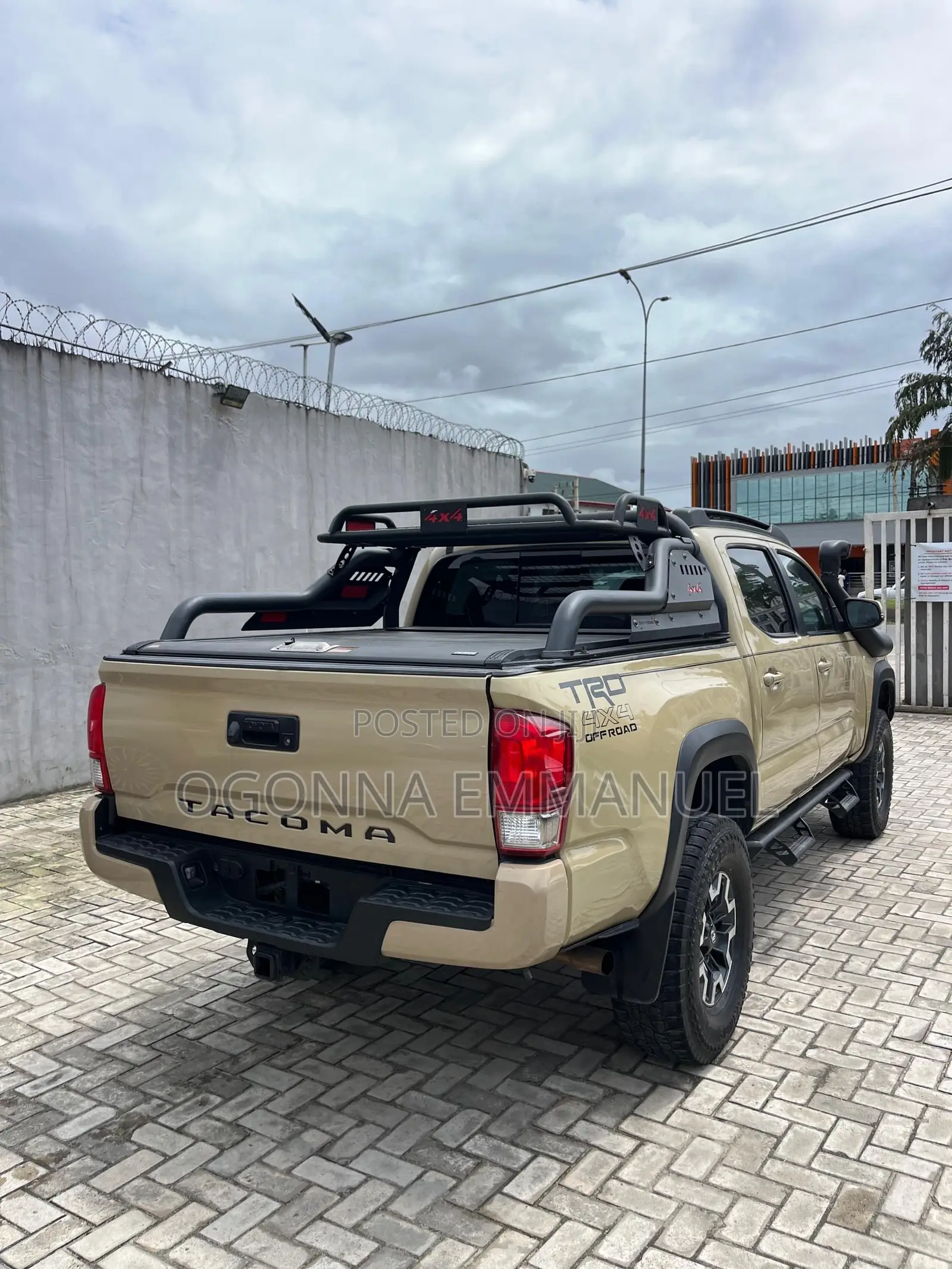 Toyota Tacoma 2017 Gold