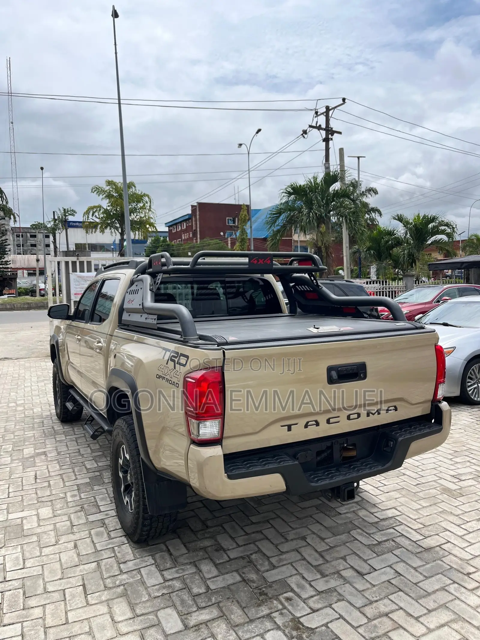 Toyota Tacoma 2017 Gold