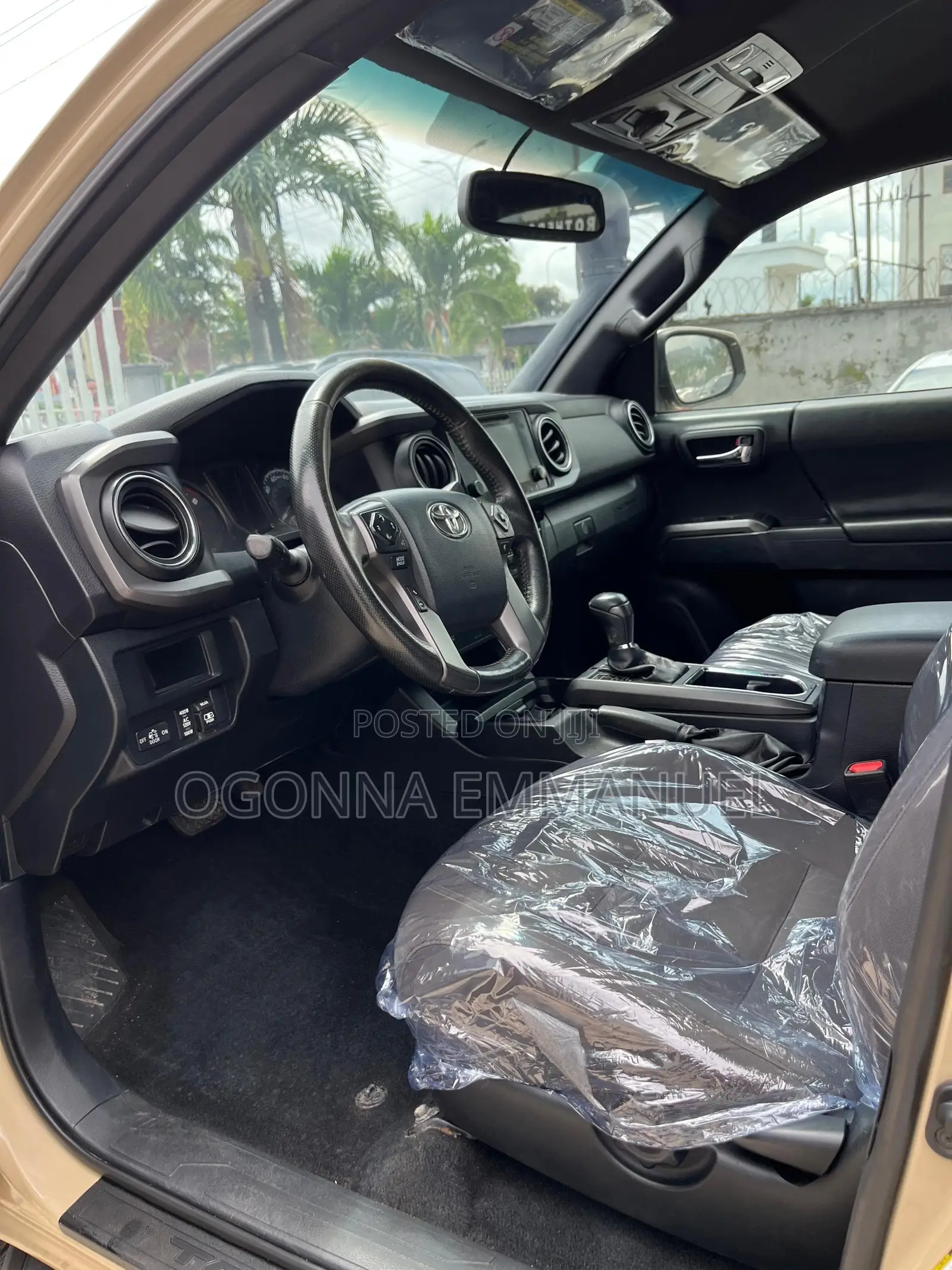 Toyota Tacoma 2017 Gold
