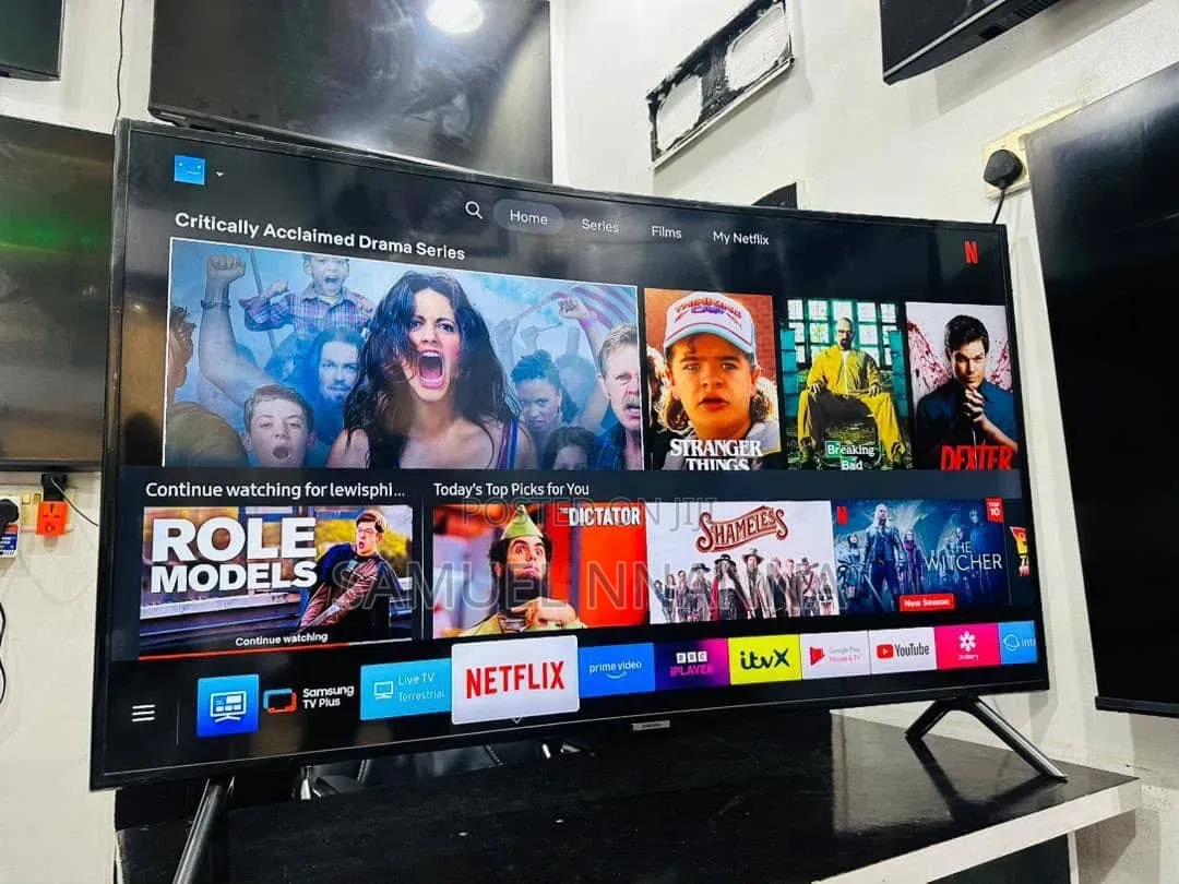 LG TV Smart Working Perfectly Okay With a 6 Month Garranty