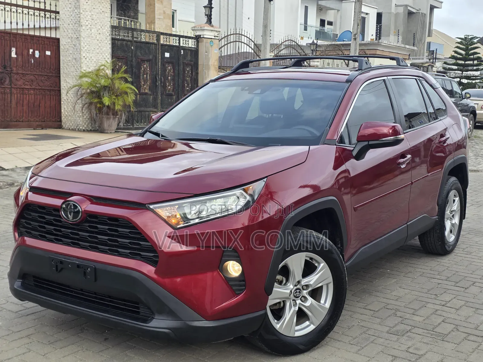 Toyota RAV4 XLE Premium AWD 2020 Red