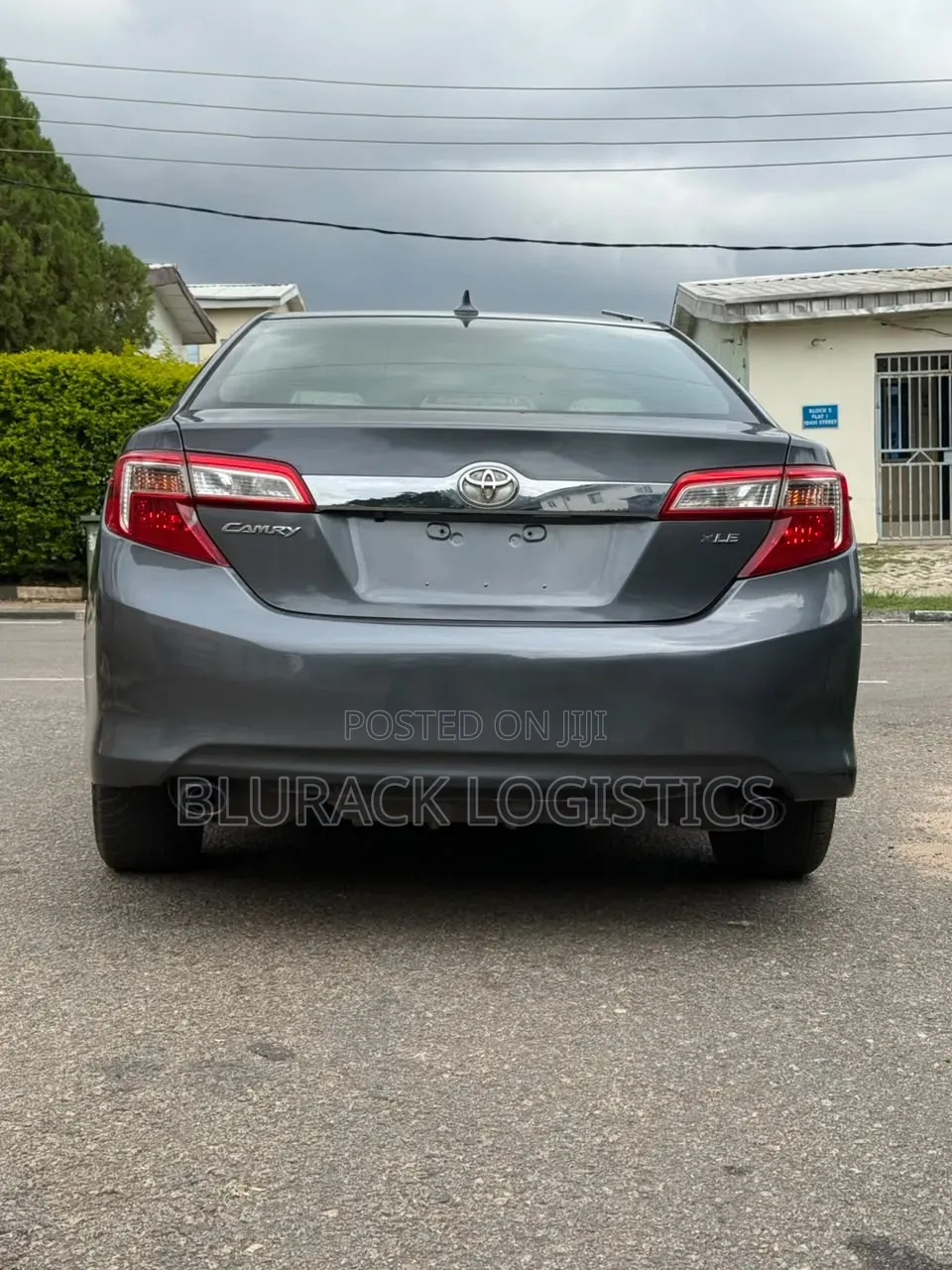 Toyota Camry XLE V6 4dr Sedan (3.5L 6cyl 6A) 2013 Gray