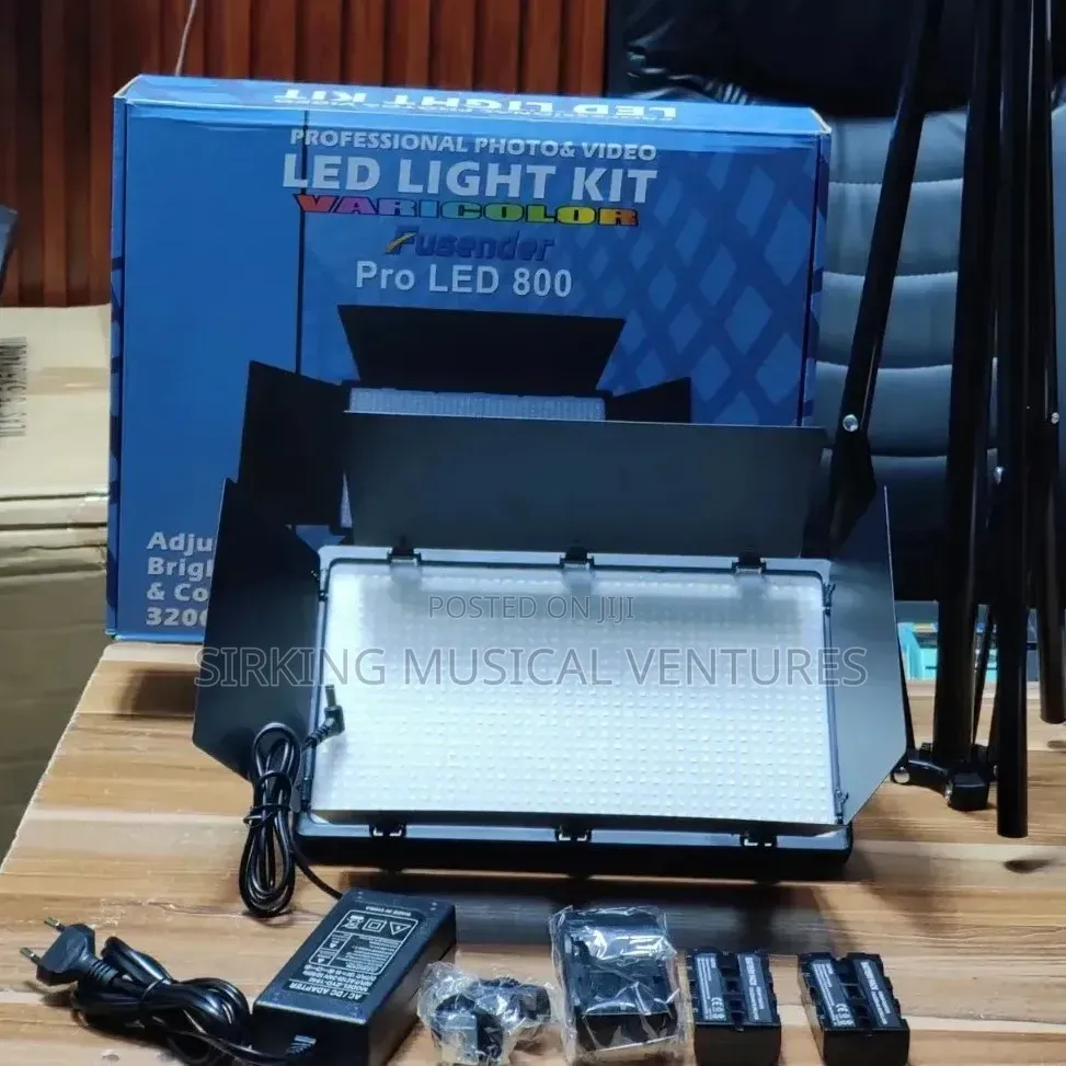 Fusender Pro LED 800 Video Light With Accessories