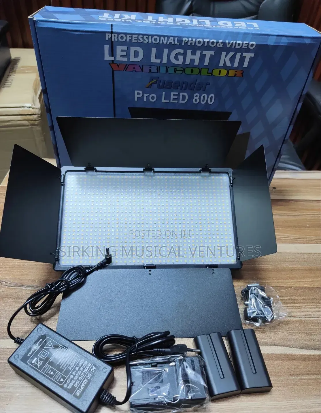 Fusender Pro LED 800 Video Light With Accessories