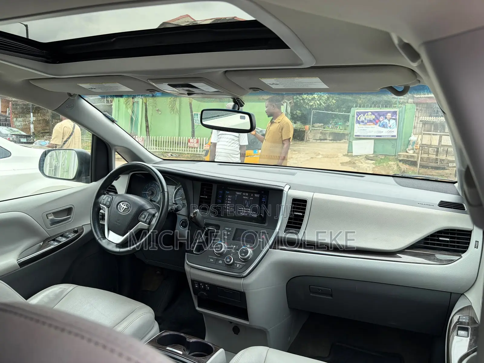 Toyota Sienna XLE 8-Passenger 4dr Minivan (3.5L 6cyl 6A) 2015 Silver