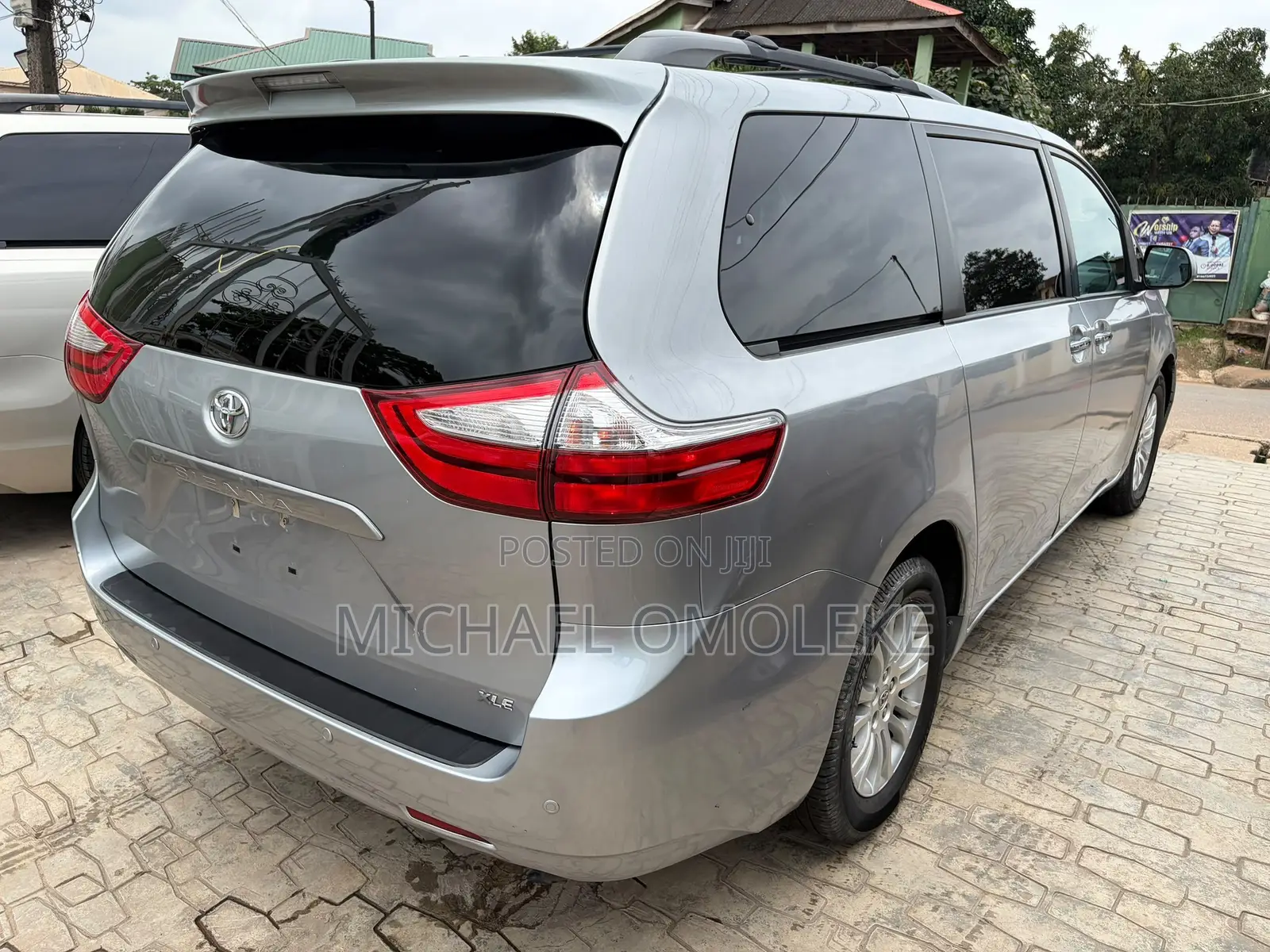 Toyota Sienna XLE 8-Passenger 4dr Minivan (3.5L 6cyl 6A) 2015 Silver