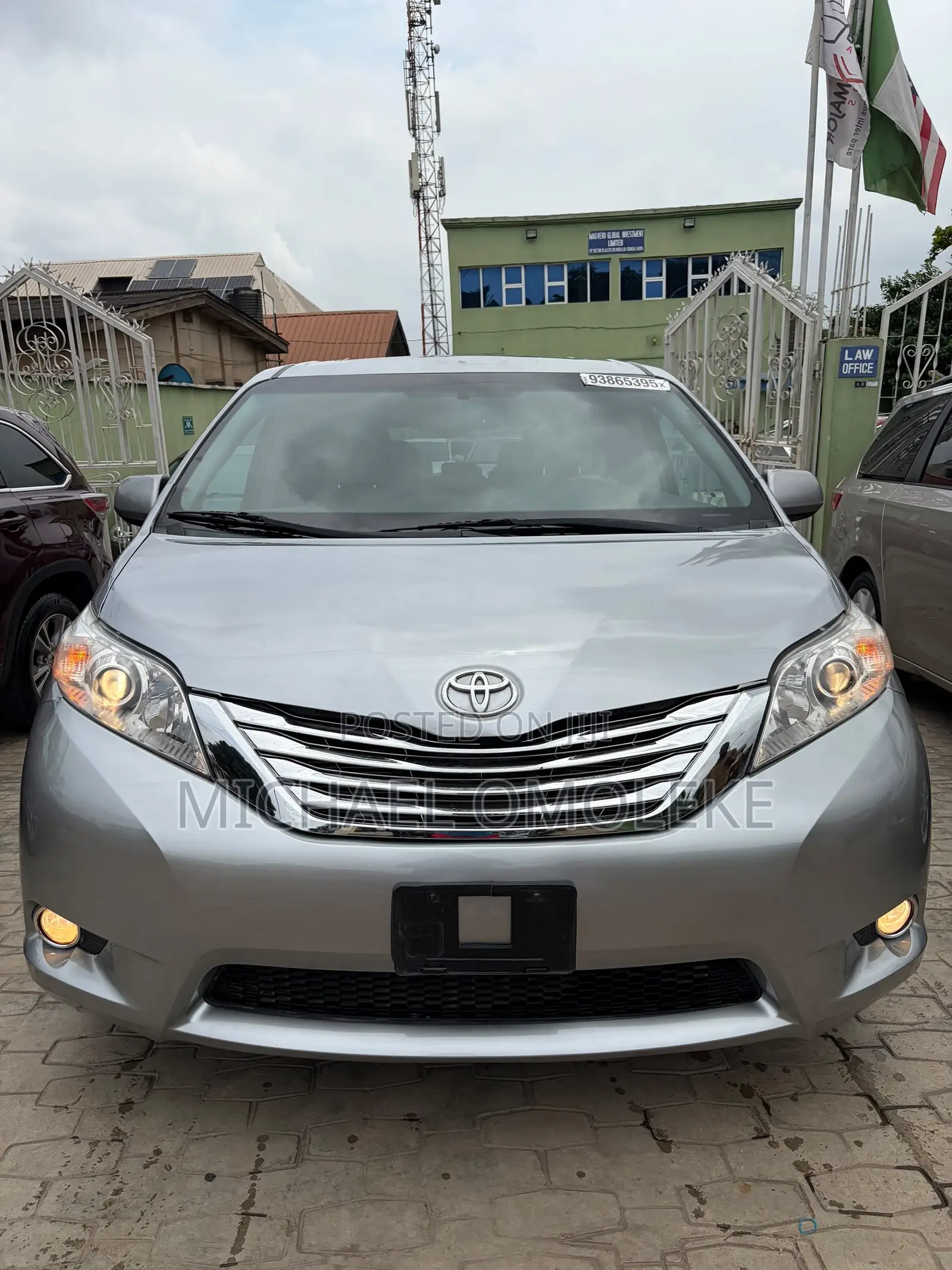 Toyota Sienna XLE 8-Passenger 4dr Minivan (3.5L 6cyl 6A) 2015 Silver
