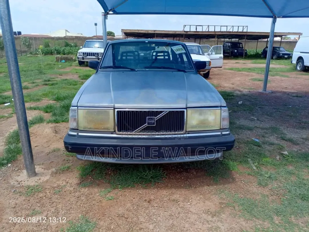 Volvo 240 2.0 1989 Gray