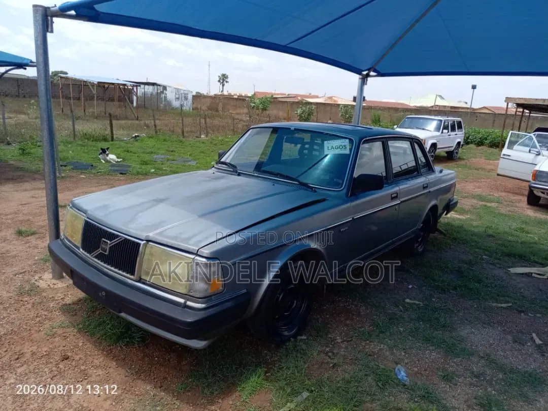 Volvo 240 2.0 1989 Gray