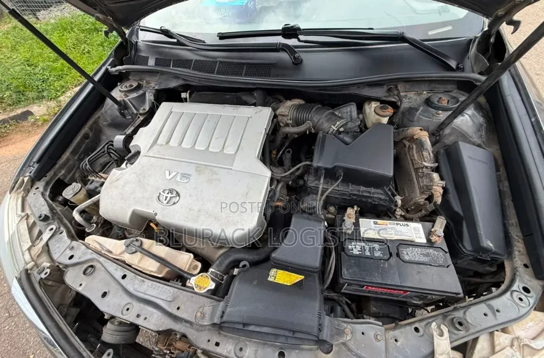 Toyota Camry XLE V6 4dr Sedan (3.5L 6cyl 6A) 2013 Gray