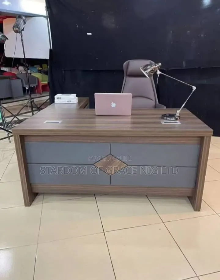 1.6miters Office Desk With Extension