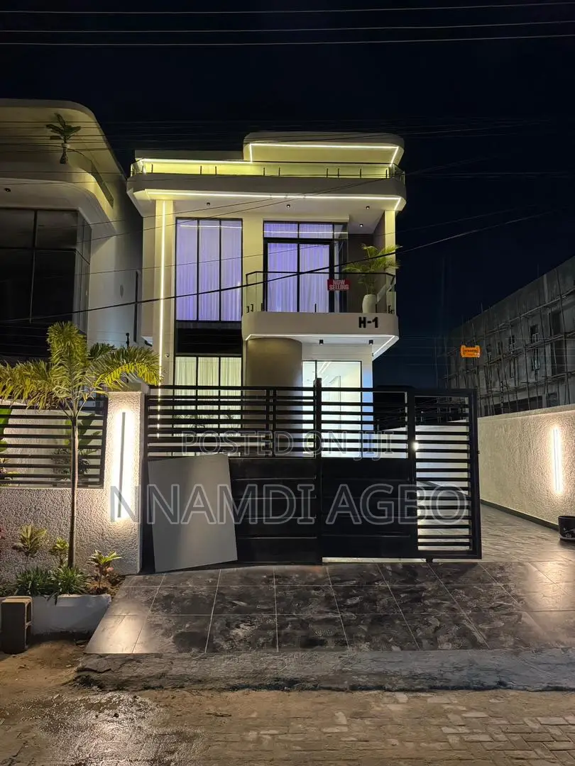 5bdrm Duplex in Lafiaji for sale