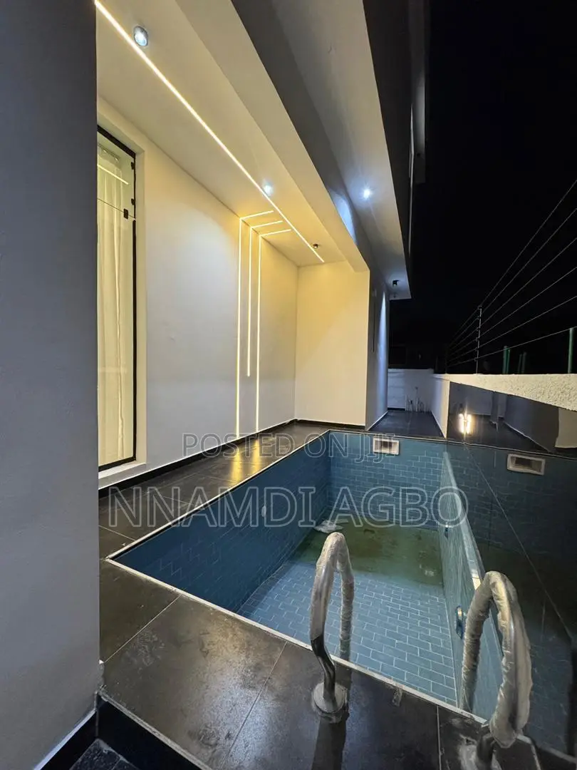 5bdrm Duplex in Lafiaji for sale