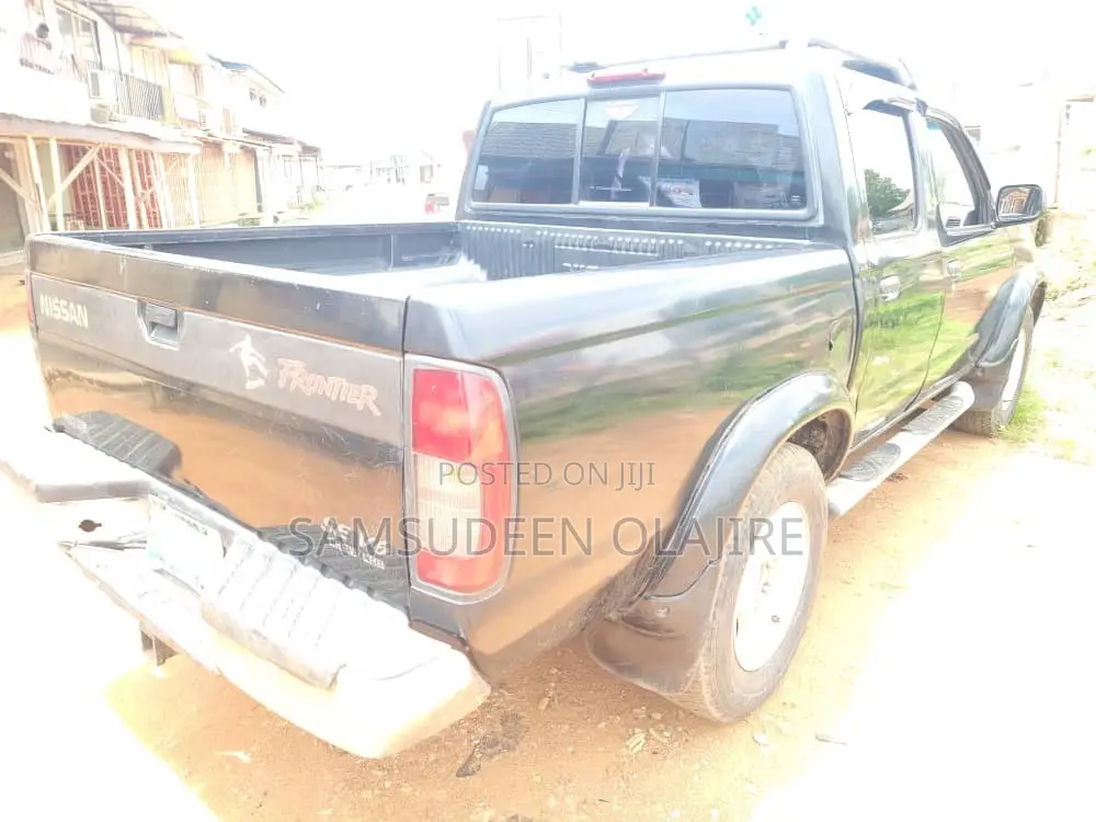 Nissan Frontier Automatic 2005 Black