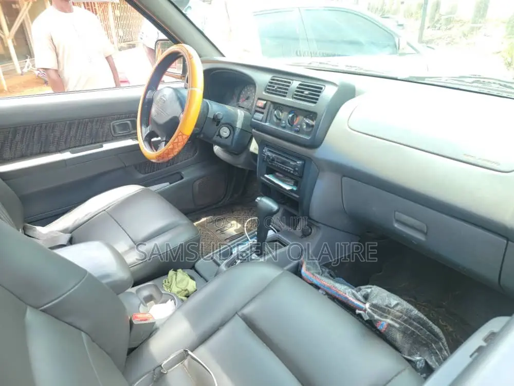 Nissan Frontier Automatic 2005 Black