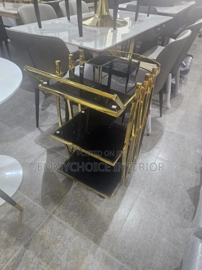 Luxury Shiny Geometric Frame With Black Shelves