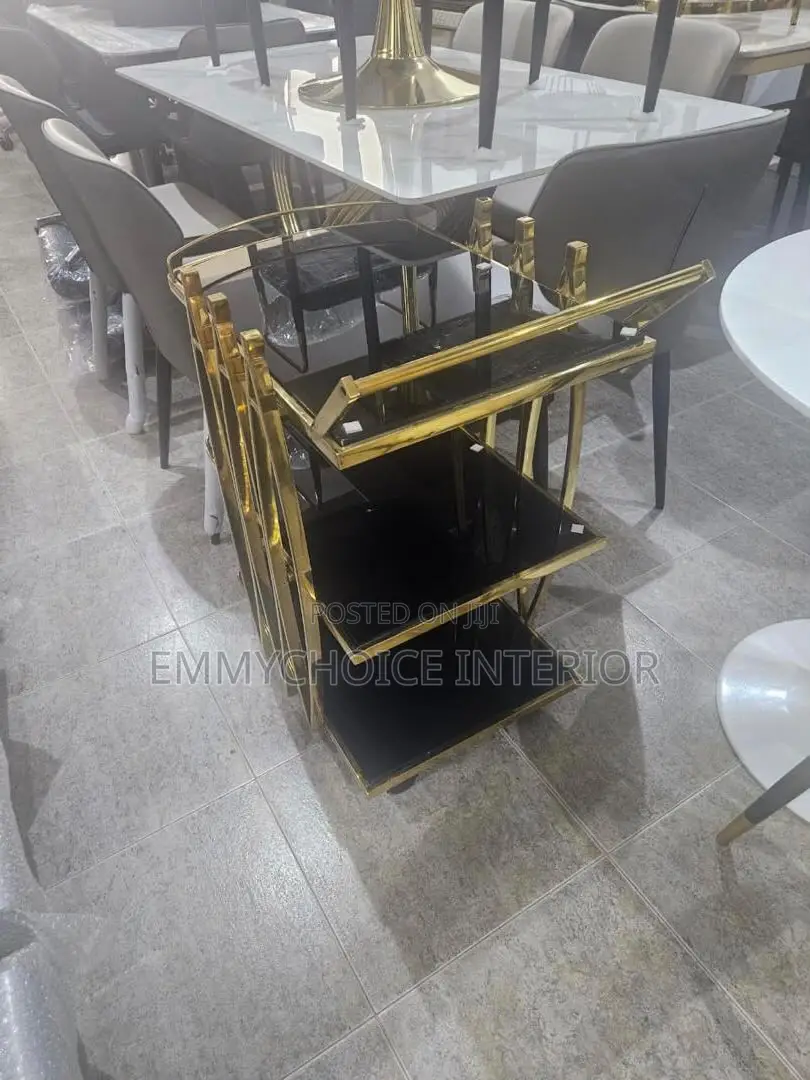 Luxury Shiny Geometric Frame With Black Shelves