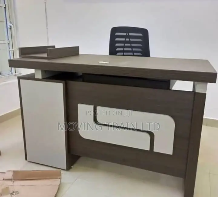 Modern 1.4 Meter Semi Office Table