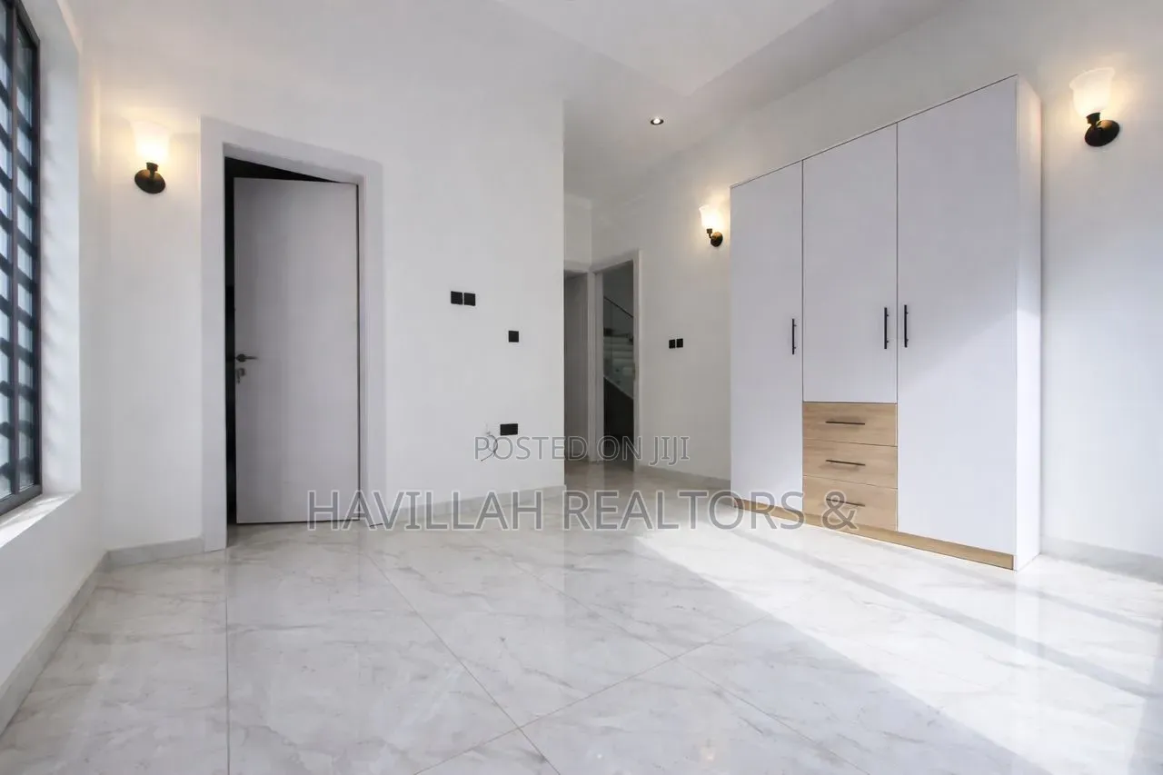 5bdrm Apartment in Ikeja GRA for sale