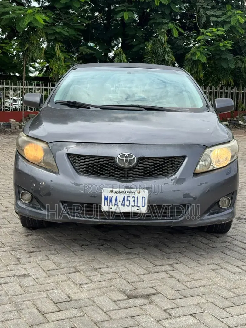 Toyota Corolla LE 4dr Sedan (1.8L 4cyl 4A) 2010 Gray
