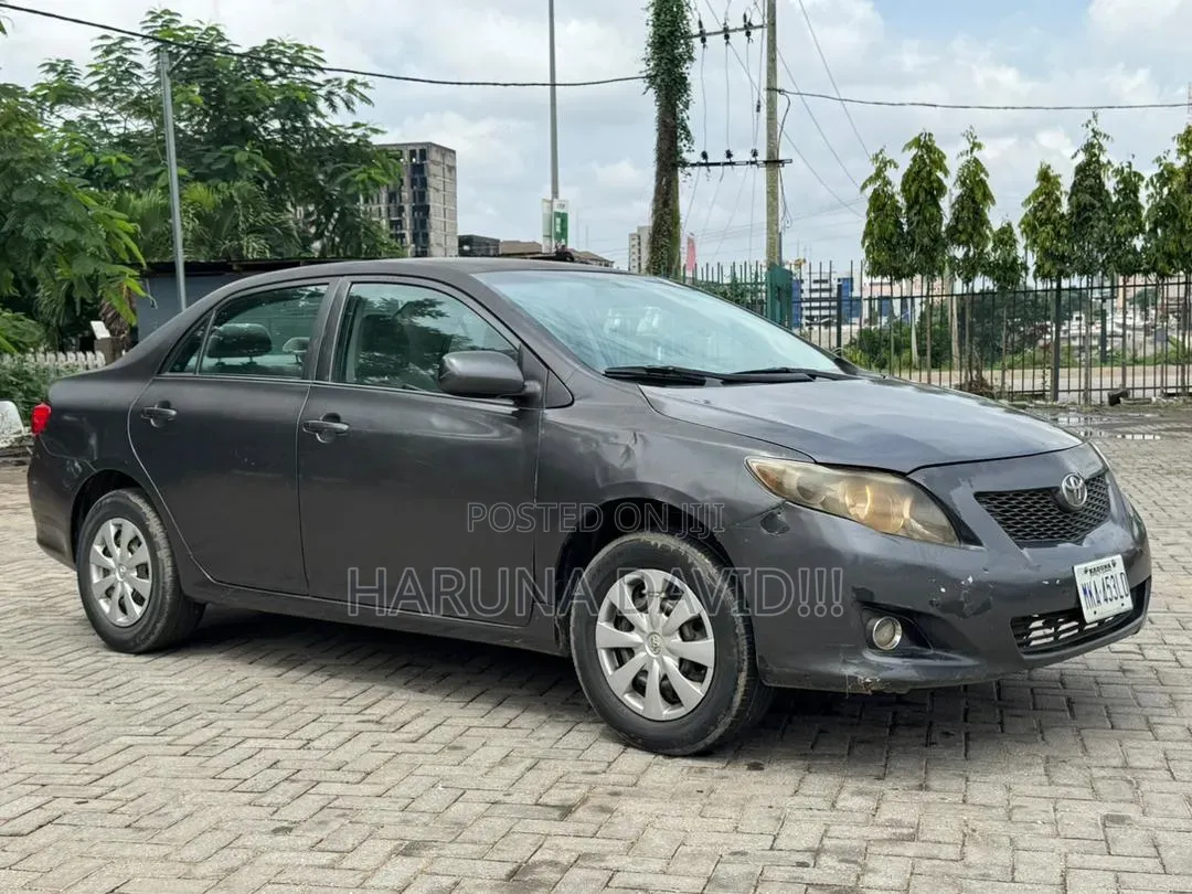 Toyota Corolla LE 4dr Sedan (1.8L 4cyl 4A) 2010 Gray