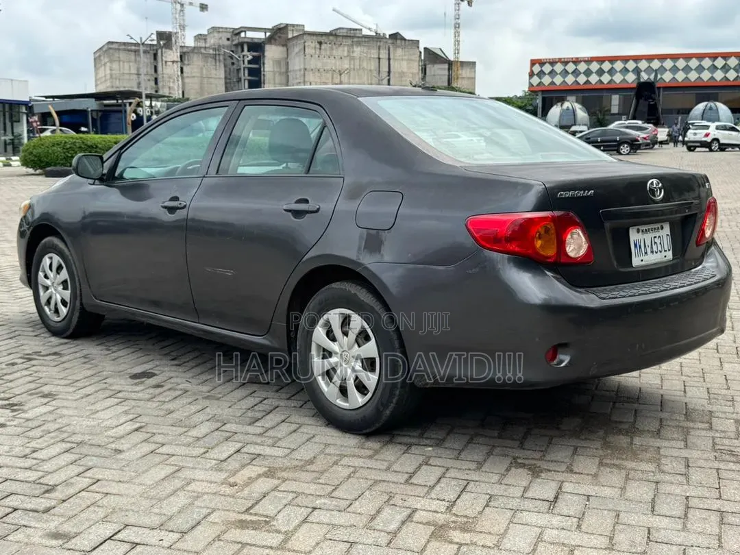 Toyota Corolla LE 4dr Sedan (1.8L 4cyl 4A) 2010 Gray